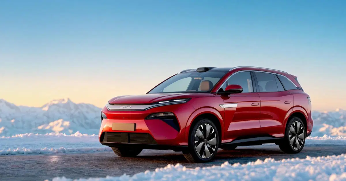 BYD ATTO 8: sette posti, 653 km e ricarica in 9 minuti. Arriva nel 2027
