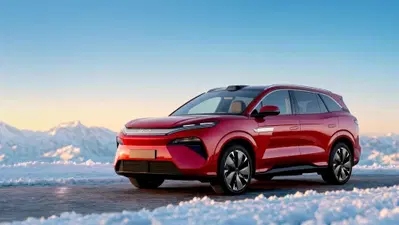 BYD ATTO 8: sette posti, 653 km e ricarica in 9 minuti. Arriva nel 2027