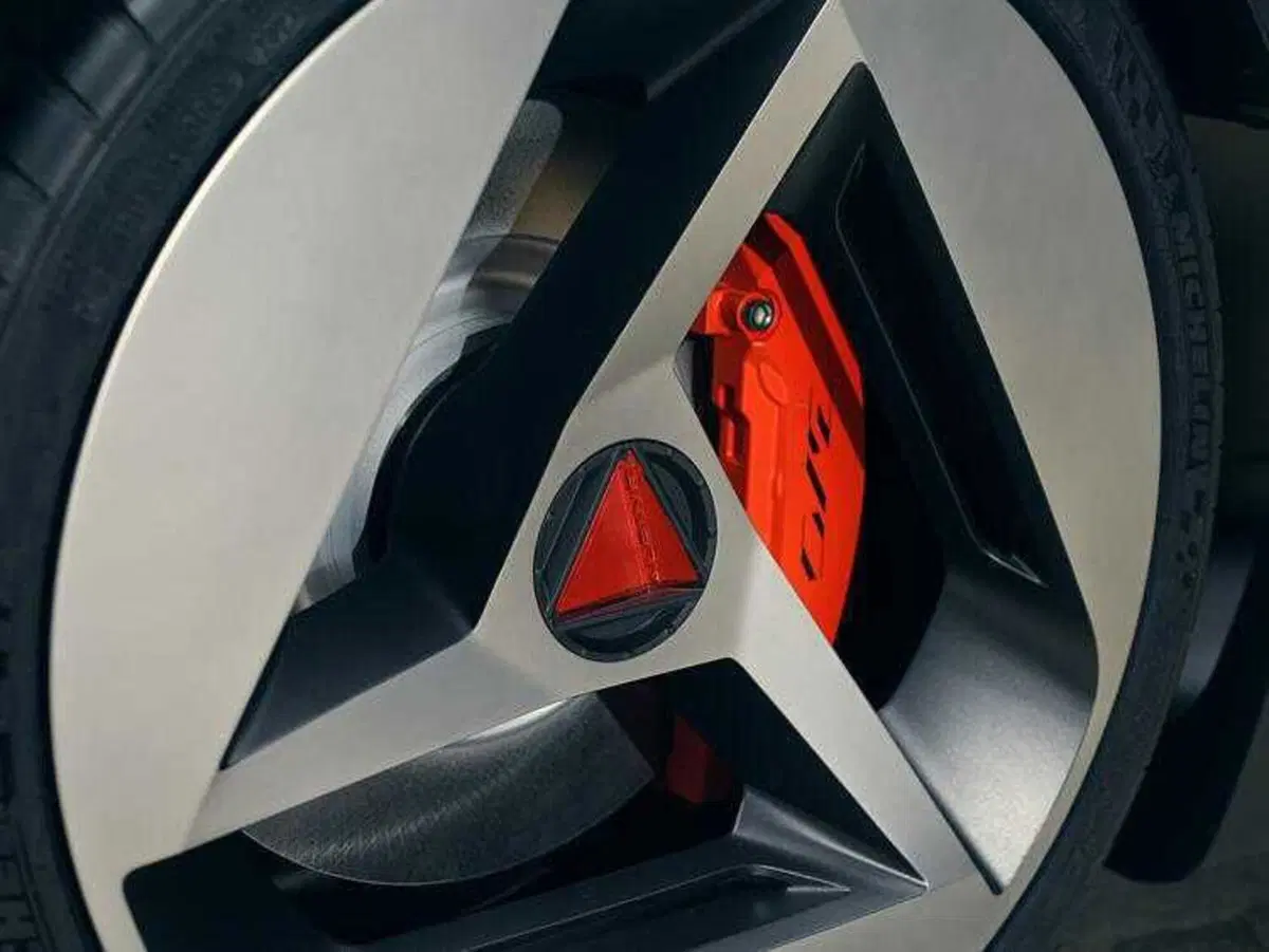 Alpine A310 Vision: sembra arrivare dagli anni ’70, ma racconta il futuro delle sportive elettriche (2)