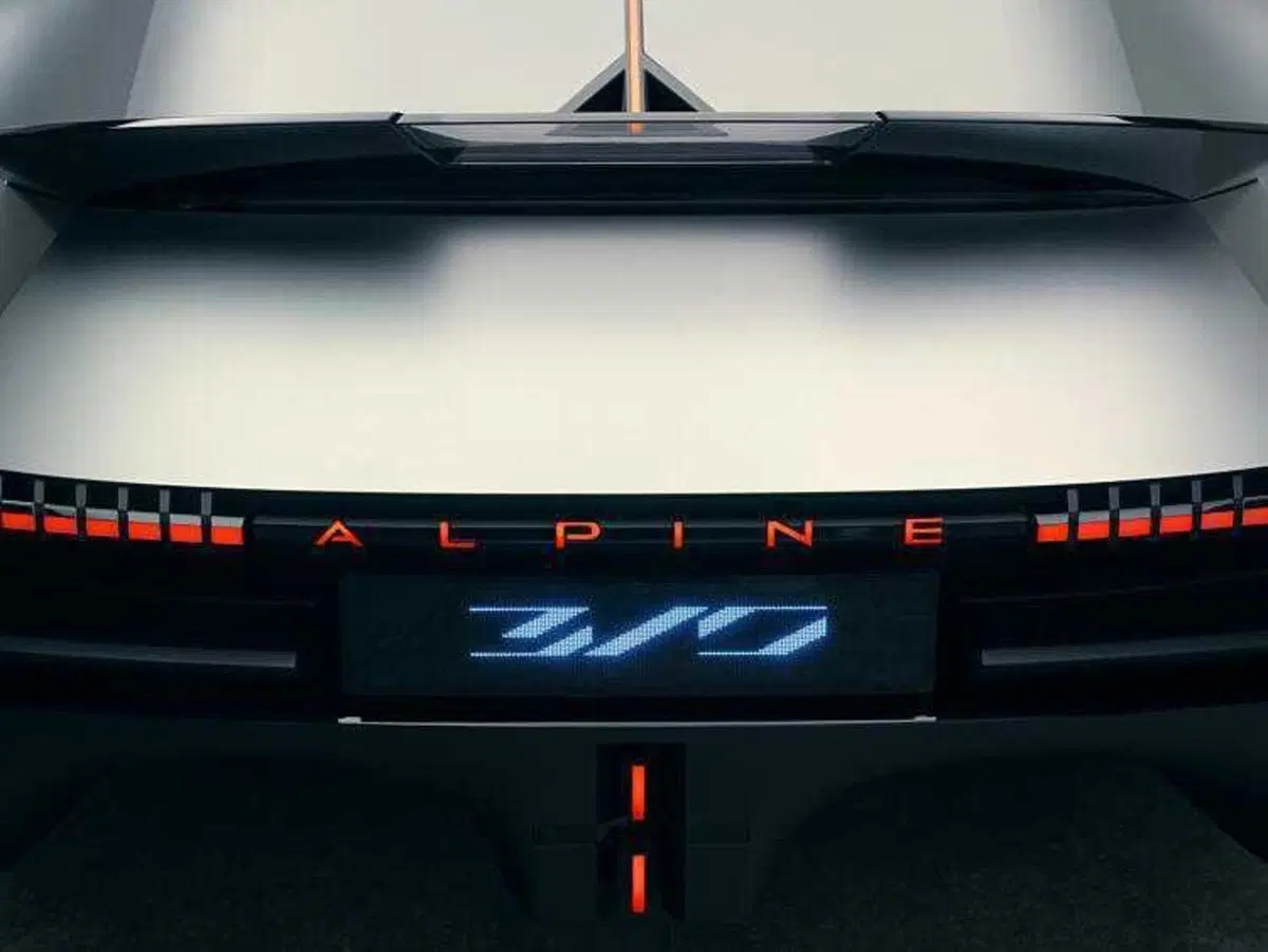 Alpine A310 Vision: sembra arrivare dagli anni ’70, ma racconta il futuro delle sportive elettriche (7)