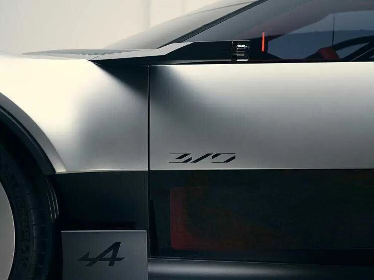 Alpine A310 Vision: sembra arrivare dagli anni ’70, ma racconta il futuro delle sportive elettriche (8)