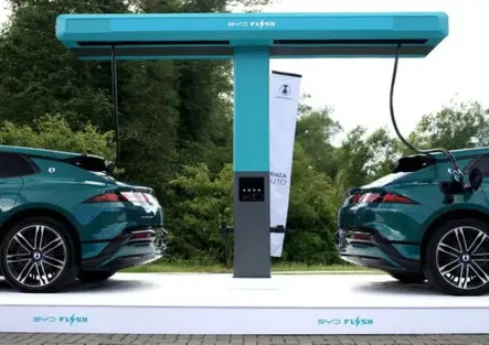 BYD, ricarica ultra-rapida in Europa: 100 Flash Charger entro fine 2026 e 3.000 nel 2027
