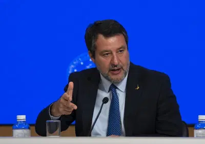 Nuovo Codice della Strada 2026: multe per velocità al chilometro, patente fino a 65 anni e addio ai documenti cartacei