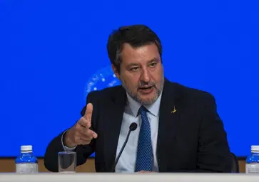 Nuovo Codice della Strada 2026: multe per velocità al chilometro, patente fino a 65 anni e addio ai documenti cartacei