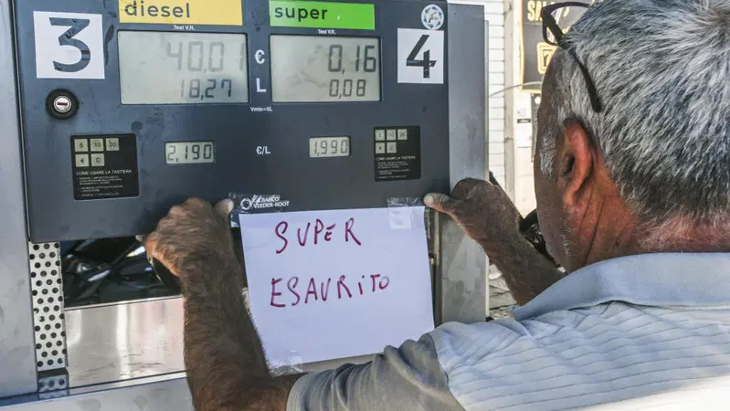 Carburante, stazioni Eni a secco: il blocco di Taranto ferma le consegne anche in Calabria