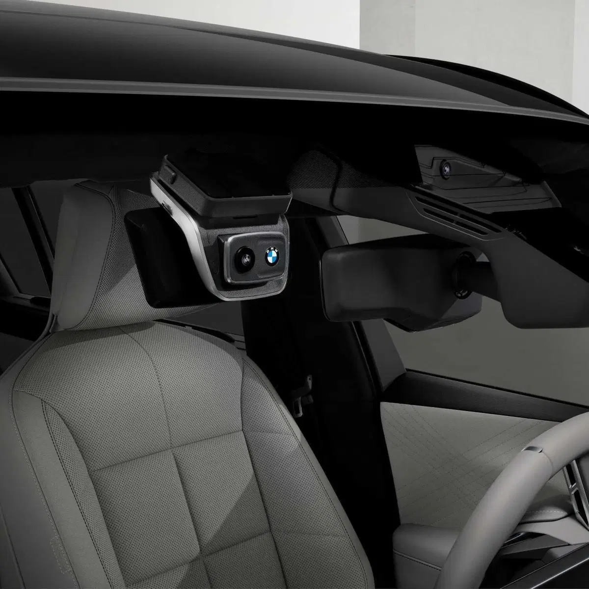 Nuova BMW X5 e iX5, il SUV cambia volto con gli accessori M Performance: cerchi da 23" e fibra di carbonio (7)