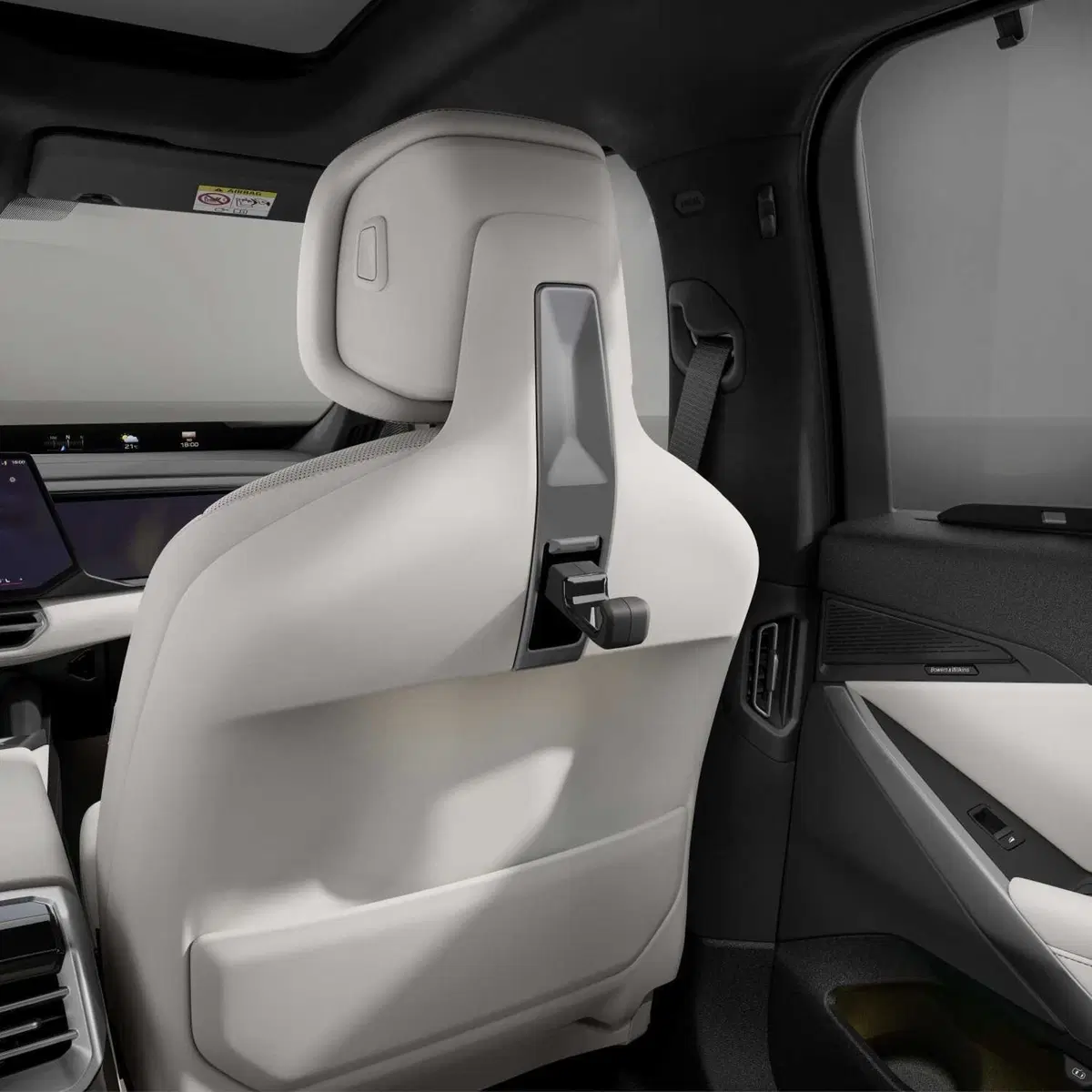 Nuova BMW X5 e iX5, il SUV cambia volto con gli accessori M Performance: cerchi da 23" e fibra di carbonio (12)