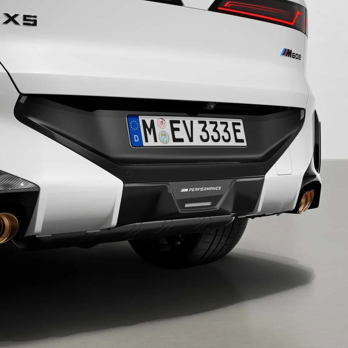 Nuova BMW X5 e iX5, il SUV cambia volto con gli accessori M Performance: cerchi da 23" e fibra di carbonio (18)