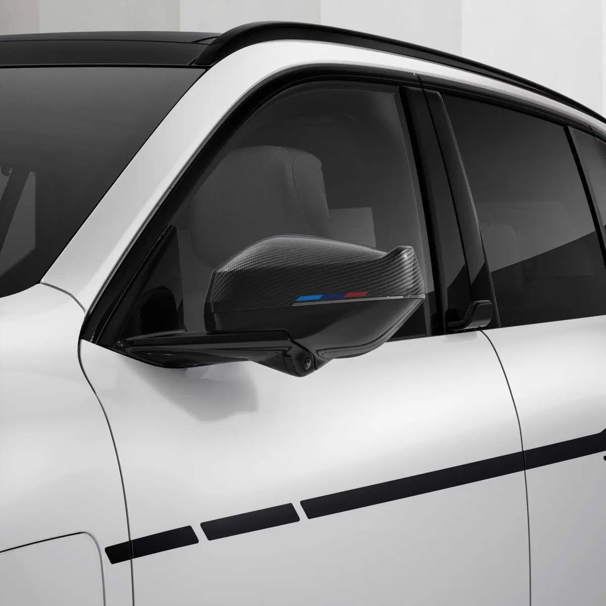 Nuova BMW X5 e iX5, il SUV cambia volto con gli accessori M Performance: cerchi da 23" e fibra di carbonio (22)