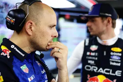 Il podio di Singapore e l'addio 'forzato' a Verstappen: perché Lambiase cede le cuffie e chi prenderà il suo posto