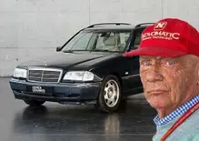 Niki Lauda, all’asta la sua Mercedes a meno di 8.000 euro: ma c’è un dettaglio da non sottovalutare