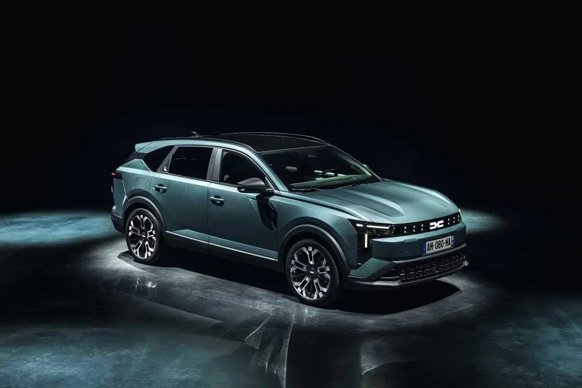 Dacia Striker: il crossover che sfida i SUV tradizionali (e i listini), ecco i prezzi ufficiali 