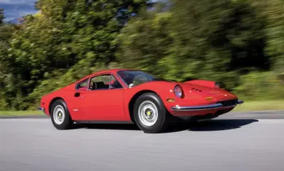 Ford, Jim Farley perde una Ferrari Dino all’asta: rilancio da 365.000 dollari, ma l’affare sfuma