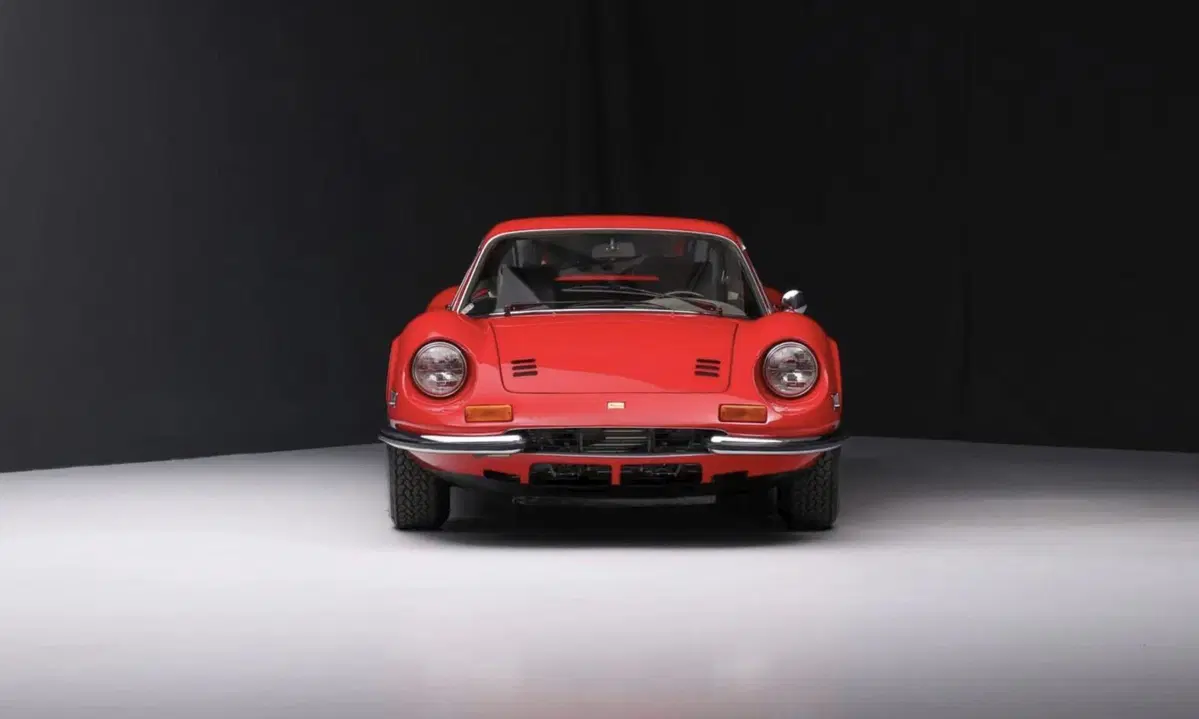 Ford, Jim Farley perde una Ferrari Dino all’asta: rilancio da 365.000 dollari, ma l’affare sfuma