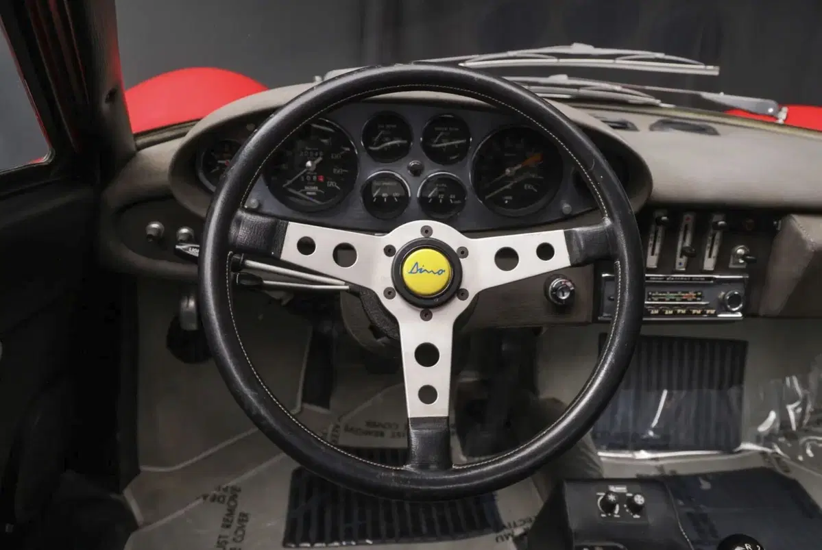 Ford, Jim Farley perde una Ferrari Dino all’asta: rilancio da 365.000 dollari, ma l’affare sfuma (11)