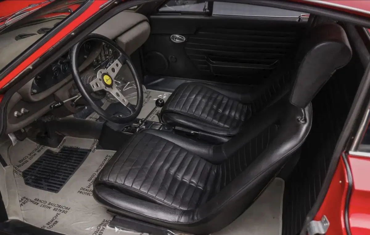Ford, Jim Farley perde una Ferrari Dino all’asta: rilancio da 365.000 dollari, ma l’affare sfuma (12)