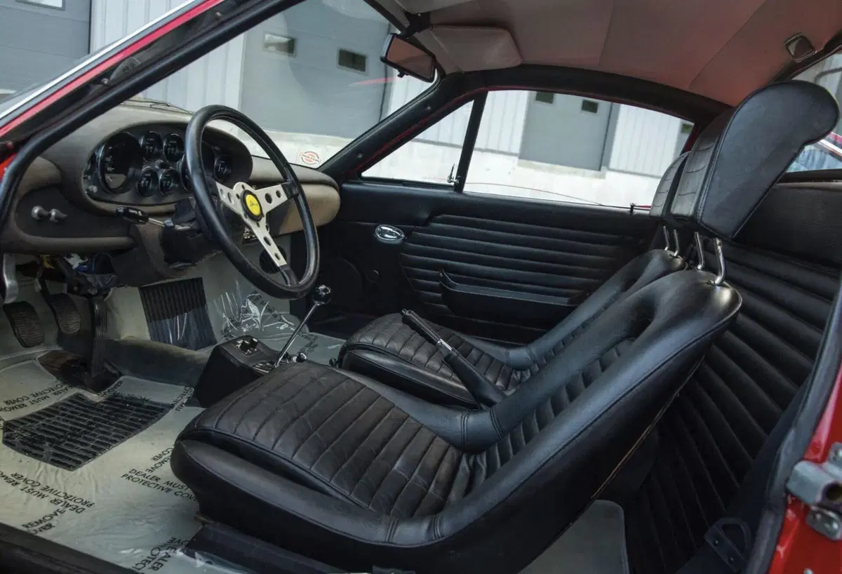 Ford, Jim Farley perde una Ferrari Dino all’asta: rilancio da 365.000 dollari, ma l’affare sfuma (13)