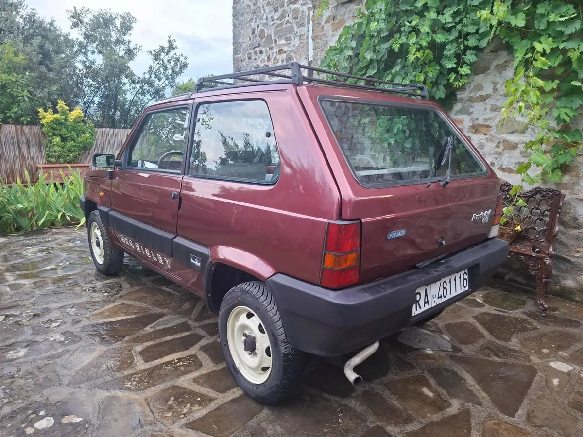 Fiat Panda d'epoca a Livorno (2)