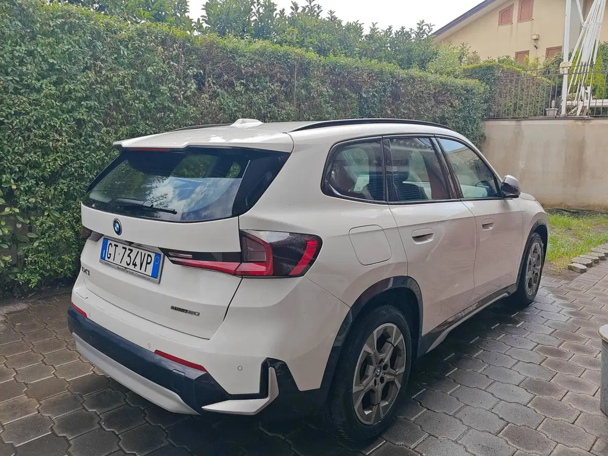 BMW iX1 usata a Catania (9)