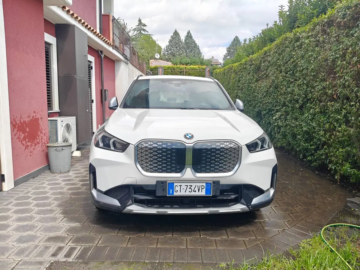 BMW iX1 usata a Catania (11)