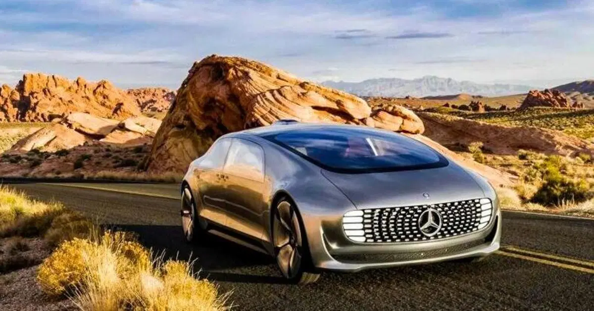 Mercedes e Nvidia, l’auto che guida da sola arriverà prima del previsto: “Entro cinque anni”