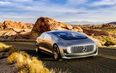 Mercedes e Nvidia, l’auto che guida da sola arriverà prima del previsto: “Entro cinque anni”