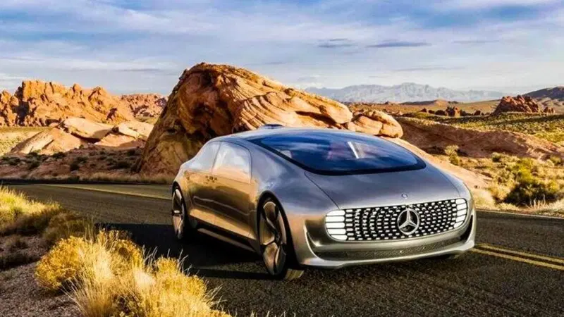 Mercedes e Nvidia, l’auto che guida da sola arriverà prima del previsto: “Entro cinque anni”