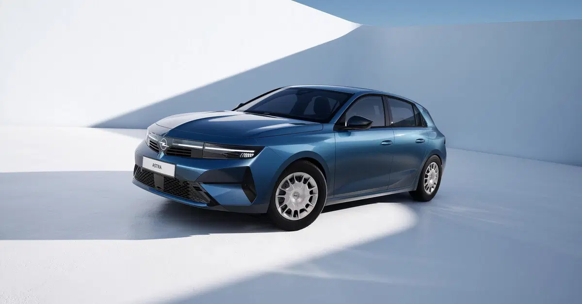 Opel Astra Start, più economica e ha il cambio automatico di serie: ecco quanto costa