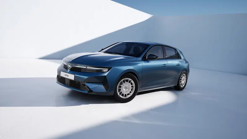Opel Astra Start, più economica e ha il cambio automatico di serie: ecco quanto costa