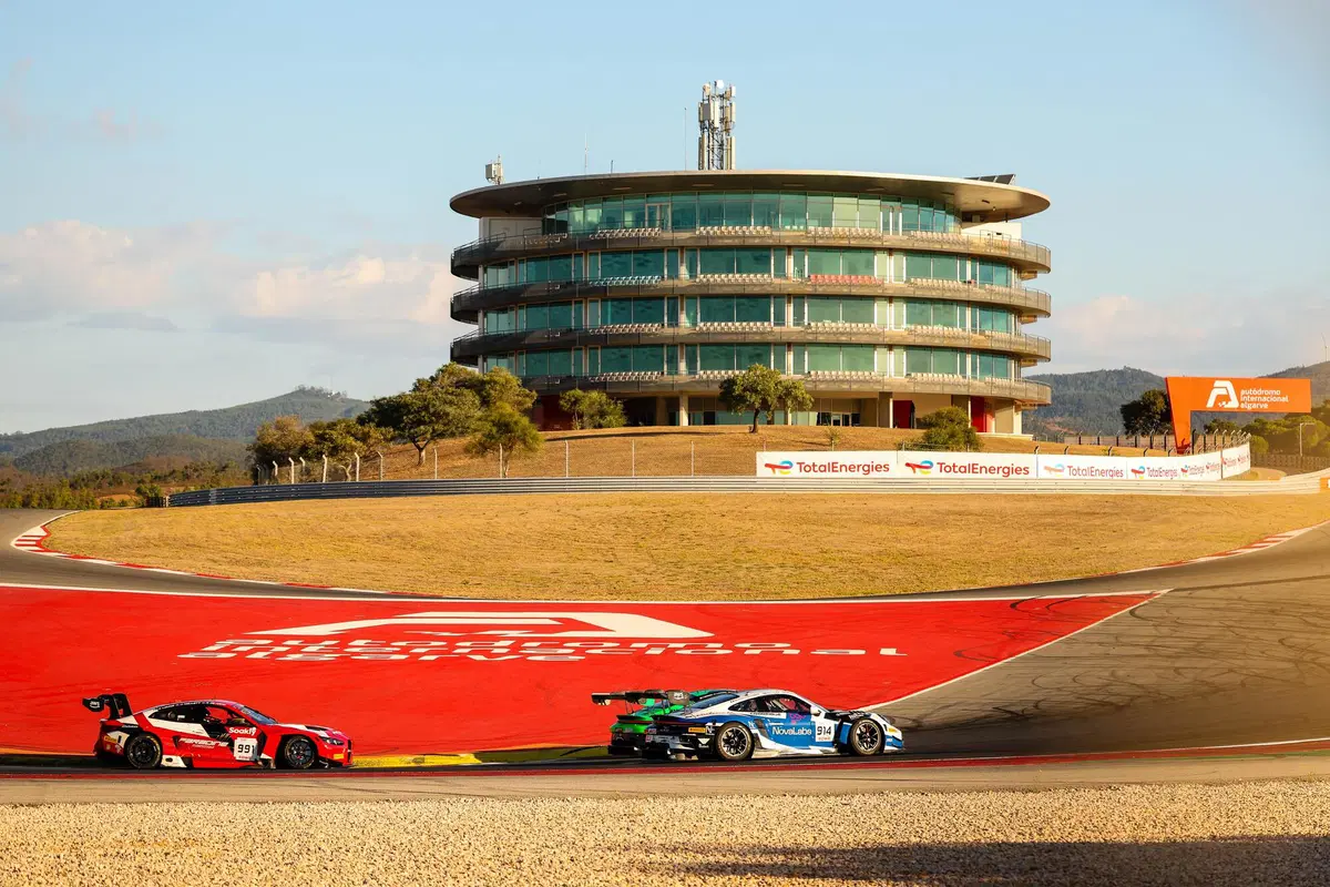 Correranno nel WEC e nel GTWC nello stesso weekend a 1000 km di distanza: ma com’è possibile l'incredibile maratona dei 6 piloti tra Barcellona e Portimao?