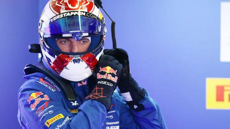 “Siamo qui per vincere!”: Verstappen avverte Valentino Rossi e torna in pista a Portimão nel weekend libero della F1. Nel mirino c'è la 24 Ore di Spa