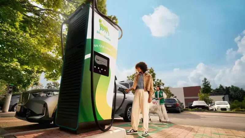 Ricaricare l'auto elettrica a costo fisso: Plenitude lancia gli abbonamenti mensili su misura