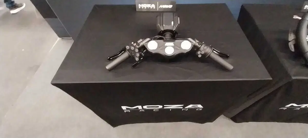 Il prototipo del manubrio MotoGP MOZA