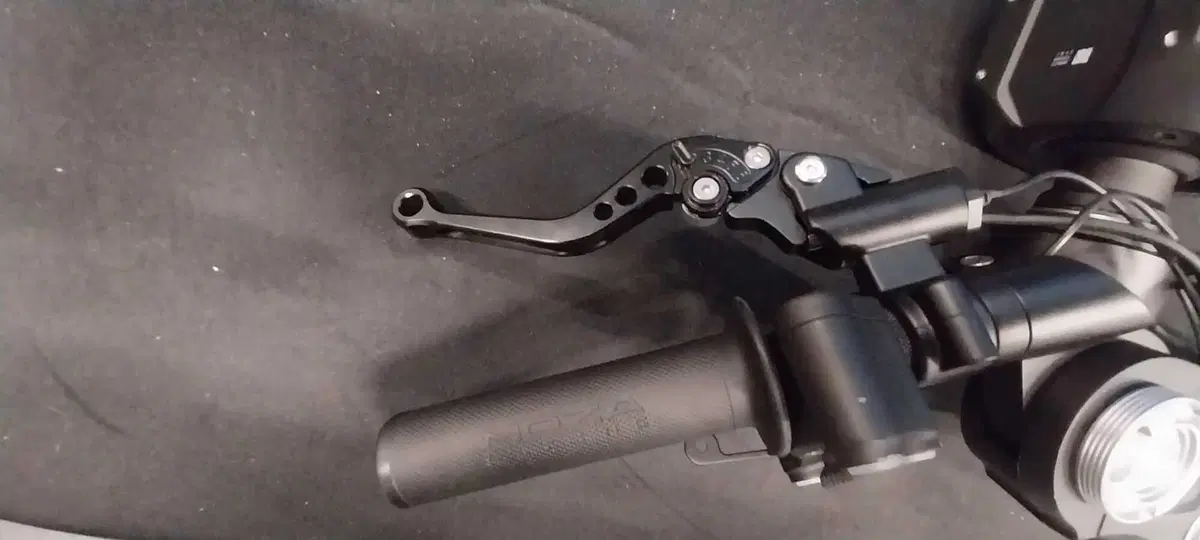 Il prototipo del manubrio MotoGP MOZA (3)