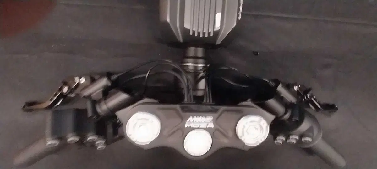Il prototipo del manubrio MotoGP MOZA (4)