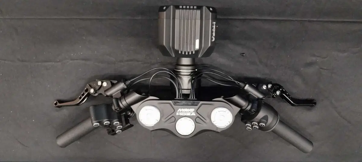 Il prototipo del manubrio MotoGP MOZA (5)