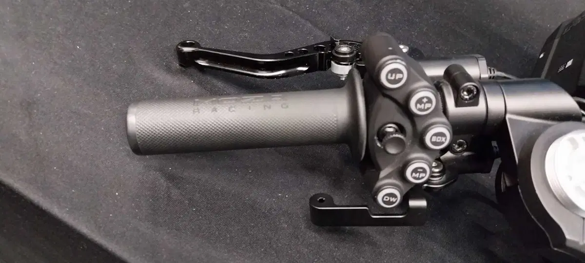 Il prototipo del manubrio MotoGP MOZA (7)