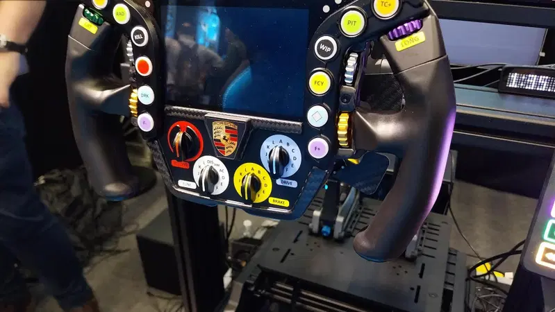 Simracing EXPO 26. Con Sim-Lab un volante professionale a casa vostra