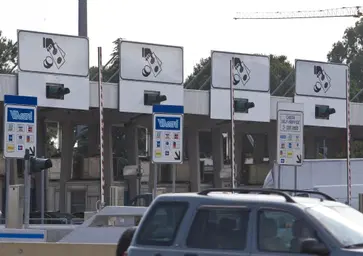 Retromarcia al casello, cambia il Codice della Strada: ecco quando sarà consentita