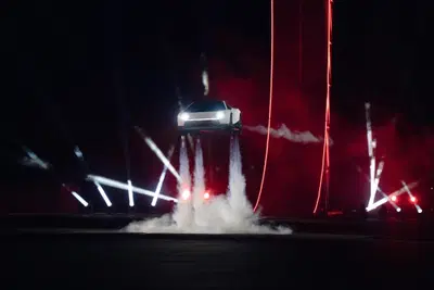 Tesla Roadster: il preordine costa fino a 250.000 dollari, ma Musk non garantisce che l'auto verrà mai prodotta