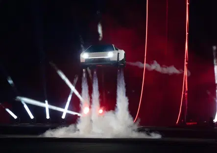 Tesla Roadster: il preordine costa fino a 250.000 dollari, ma Musk non garantisce che l'auto verrà mai prodotta