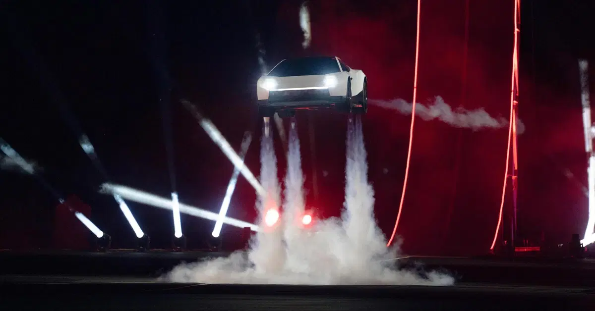 Tesla Roadster: il preordine costa fino a 250.000 dollari, ma Musk non garantisce che l'auto verrà mai prodotta
