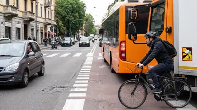 Nuovo Codice della Strada, cosa cambia per i ciclisti: precedenza, angoli ciechi e nuove regole