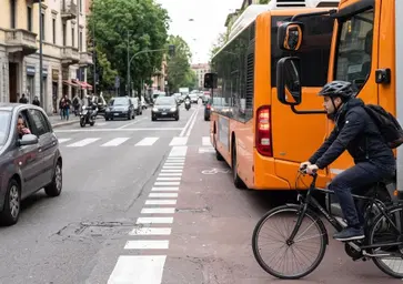 Nuovo Codice della Strada, cosa cambia per i ciclisti: precedenza, angoli ciechi e nuove regole