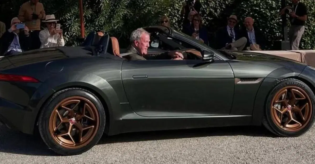 Cosa ci fa Jeremy Clarkson in Italia? Il mistero svelato a Firenze tra supercar e una Jaguar 'coltivata' in fattoria