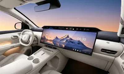 BYD Tang EV, arriva la Giant Screen UI: due maxi schermi da 35,4 e 30 pollici e intelligenza artificiale