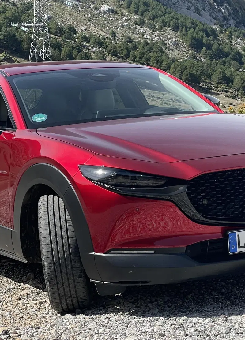 Mazda CX-30 2027: il test consumi con il 2.5 e-Skyactiv G tra le curve dell'Albania [VIDEO]