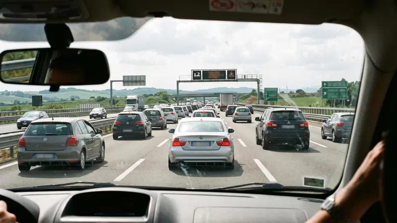 Corsia centrale e sorpasso a destra in autostrada: cosa cambia con il nuovo Codice della Strada