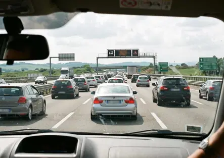 Corsia centrale e sorpasso a destra in autostrada: cosa cambia con il nuovo Codice della Strada
