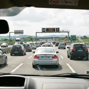 Corsia centrale e sorpasso a destra in autostrada: cosa cambia con il nuovo Codice della Strada